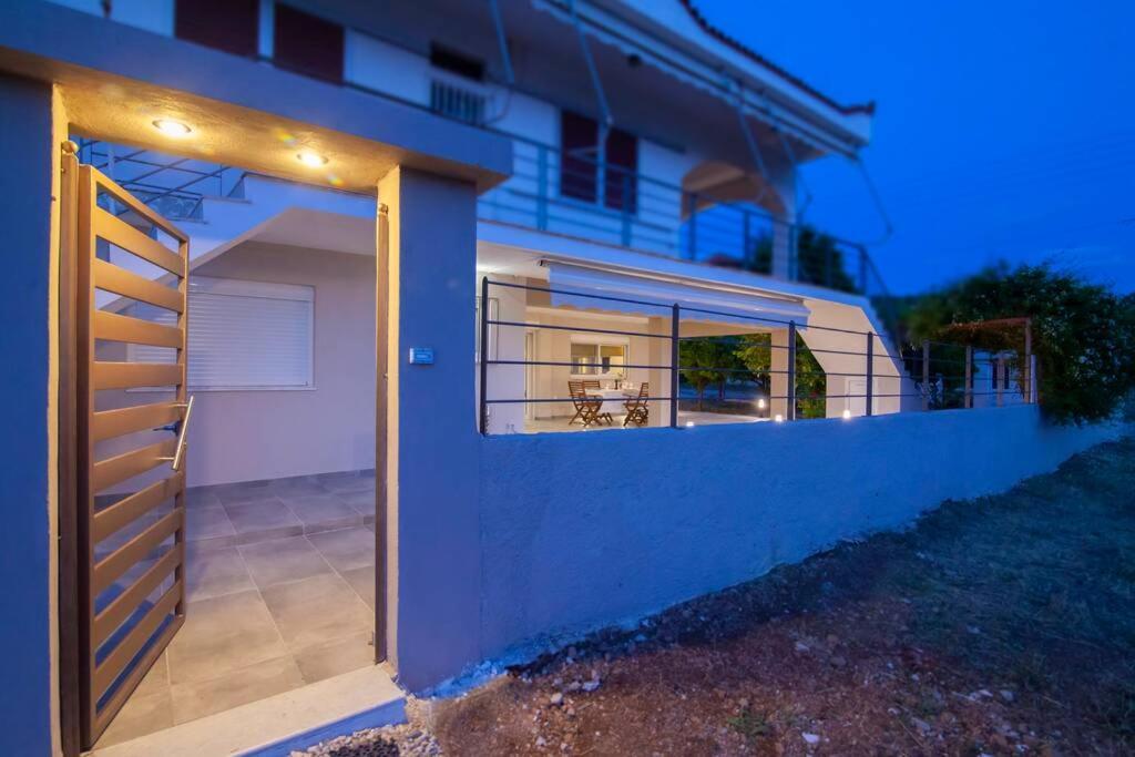 House On The Beach Саламис Экстерьер фото